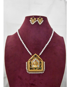 MOTI PENDENT PEAL SET
