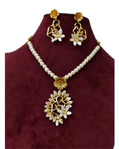 Shell Gold-plated Plated Brass Pendent & Moti Set