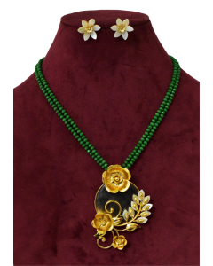 Shell Gold-plated Plated Brass Pendent & Moti Set01